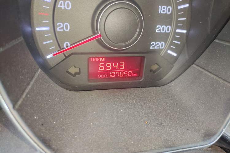 Used Kia K2 2012 Sedan 1.4L MT GLS Commemorative Edition Odometer Close Up