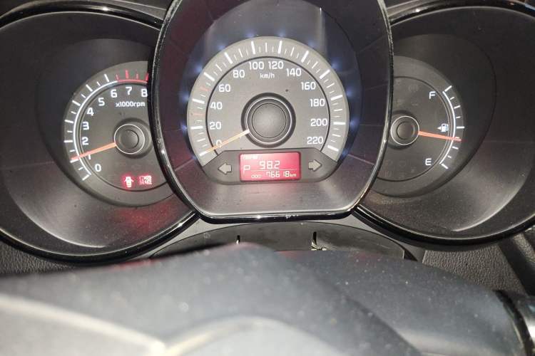 Used Kia K2 2012 Hatchback 1.4L Automatic Cool Edition Odometer Close Up