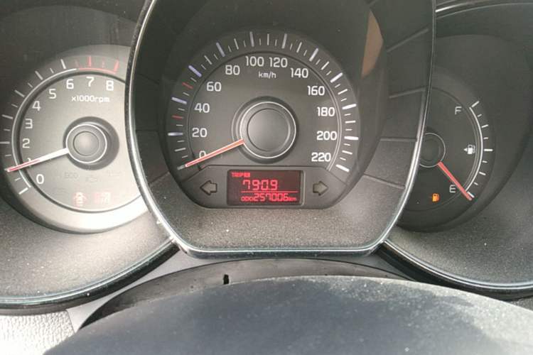 Used Kia K2 2012 Sedan 1.4L MT GLS Commemorative Edition Odometer Close Up