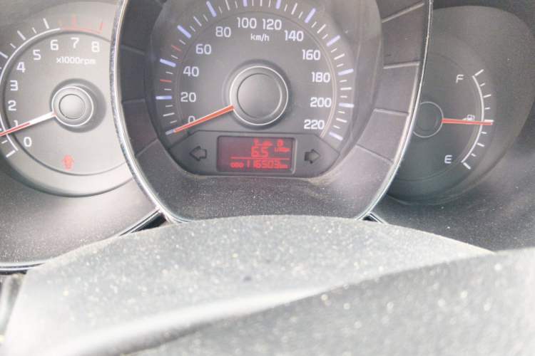 Used Kia K2 2012 Sedan 1.4L MT GLS Commemorative Edition Odometer Close Up