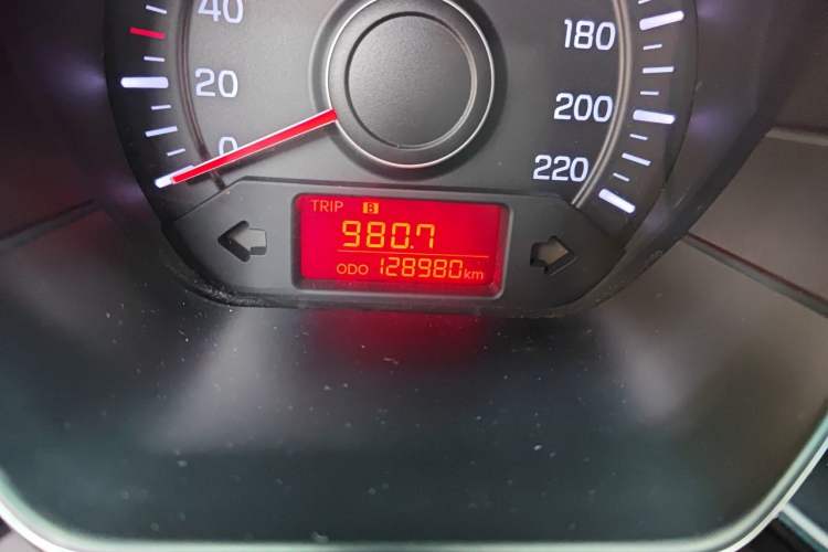 Used Kia K2 2012 Sedan 1.4L MT GLS Commemorative Edition Odometer Close Up