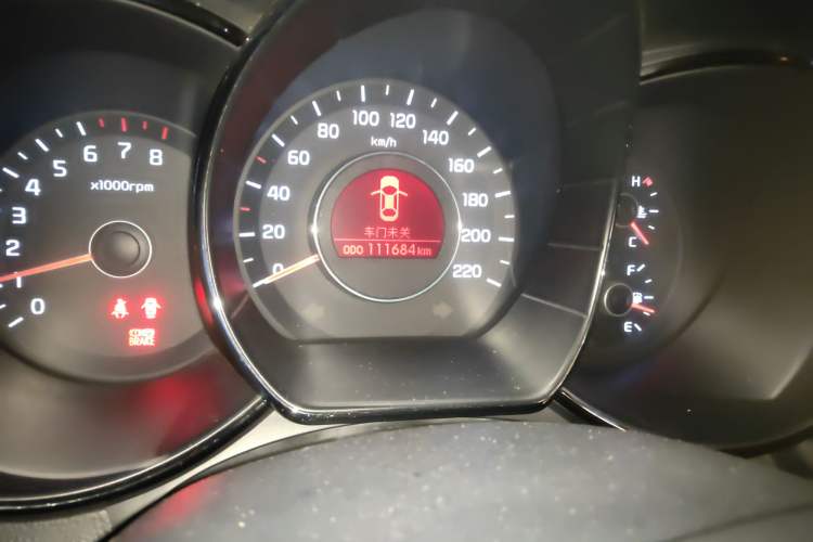 Used Kia K2 2012 Sedan 1.4L MT TOP Commemorative Edition Odometer Close Up