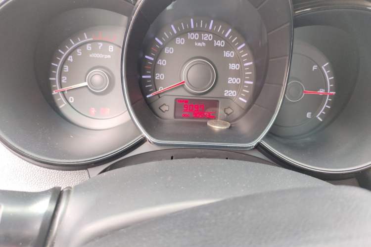 Used Kia K2 2012 Hatchback 1.4L MT Cool Edition Commemorative Model Odometer Close Up