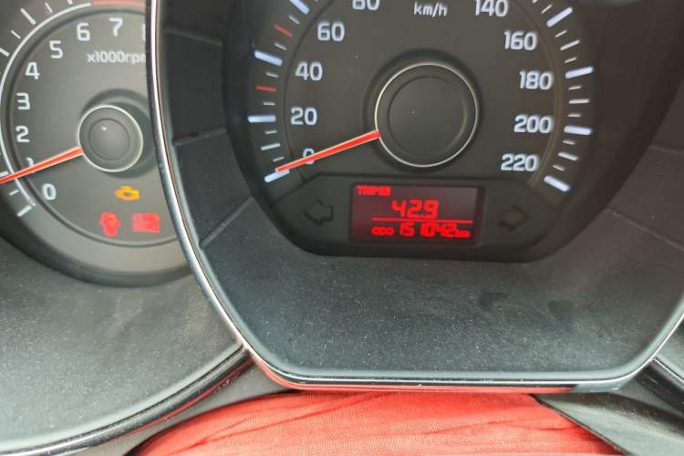 Used Kia K2 2012 Sedan 1.4L MT GLS Commemorative Edition Odometer Close Up