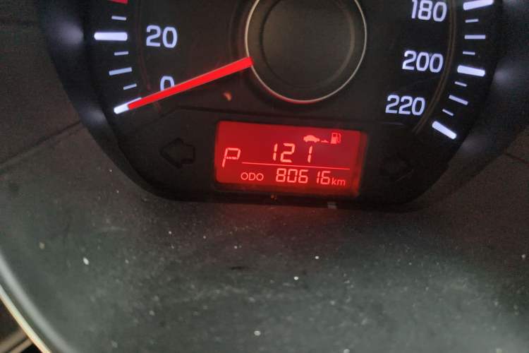 Used Kia K2 2012 Hatchback 1.4L Automatic Cool Edition Odometer Close Up