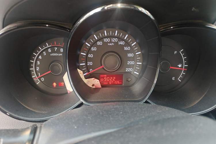Used Kia K2 2012 Sedan 1.4L Automatic GLS Commemorative Edition Odometer Close Up