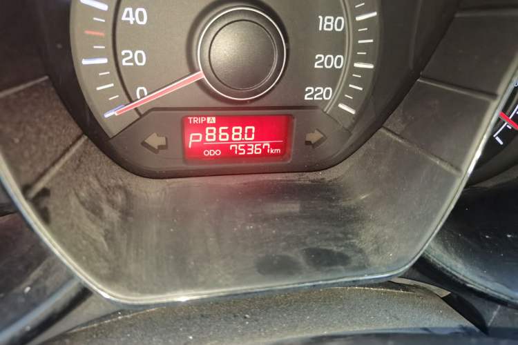 Used Kia K2 2012 Hatchback 1.4L Automatic Cool Edition Odometer Close Up