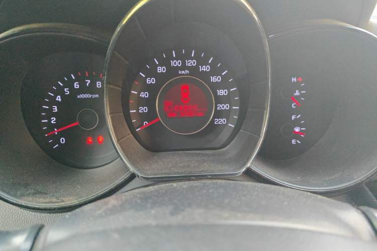 Used Kia K2 2012 Sedan 1.6L Automatic Transmission Premium Commemorative Edition Odometer Close Up