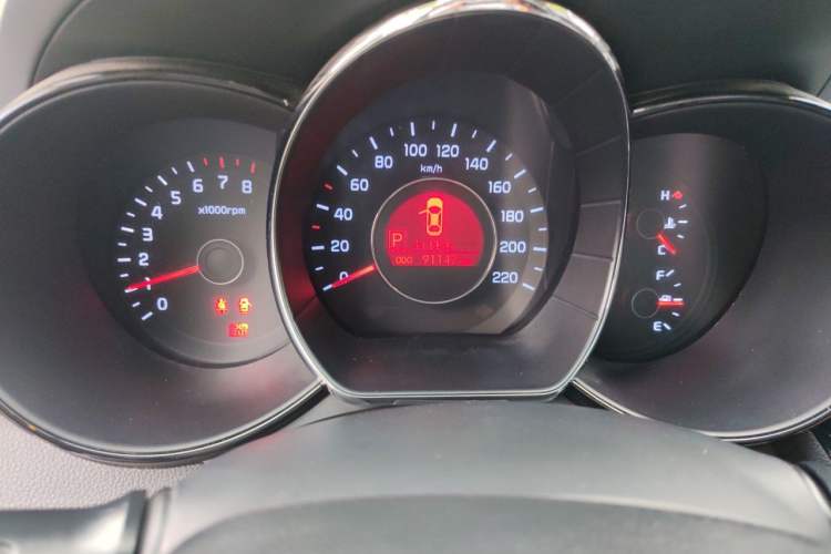 Used Kia K2 2012 Hatchback 1.6L AT Premium Commemorative Edition Odometer Close Up