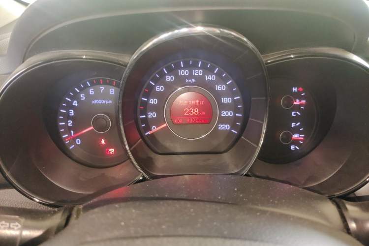 Used Kia K2 2012 Sedan 1.4L MT TOP Commemorative Edition Odometer Close Up