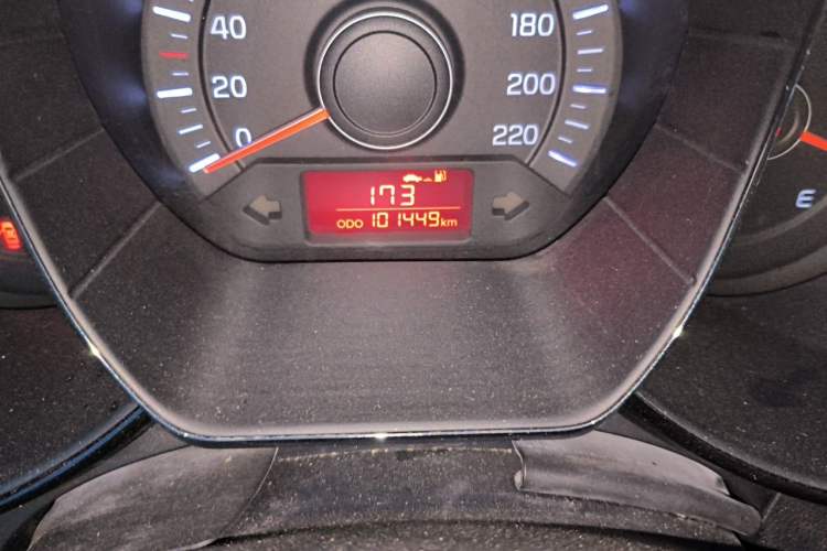 Used Kia K2 2012 Sedan 1.4L MT GLS Commemorative Edition Odometer Close Up