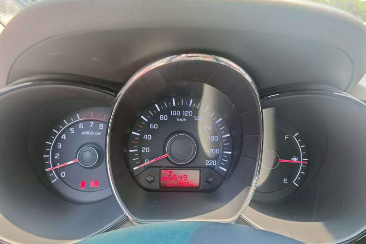 Used Kia K2 2012 Hatchback 1.4L Automatic Cool Edition Odometer Close Up