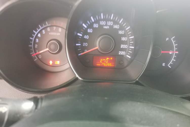 Used Kia K2 2012 Sedan 1.4L MT GLS Commemorative Edition Odometer Close Up