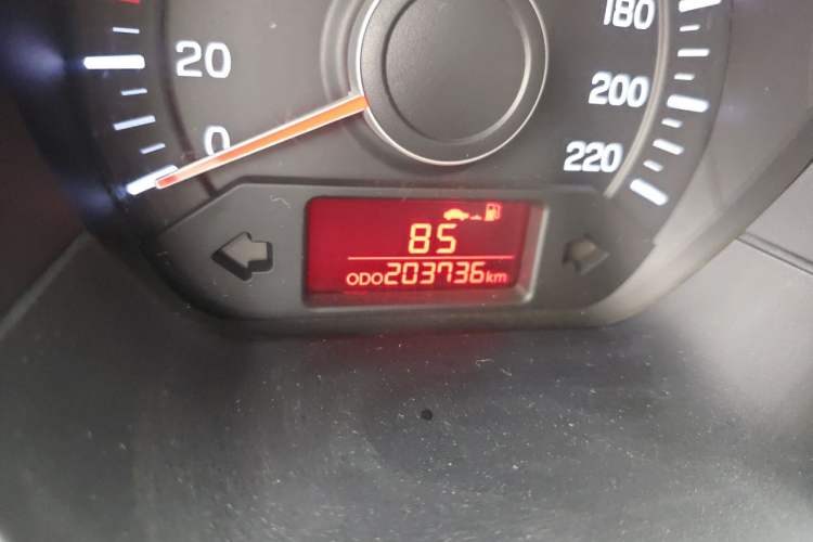 Used Kia K2 2012 Sedan 1.4L MT GLS Commemorative Edition Odometer Close Up