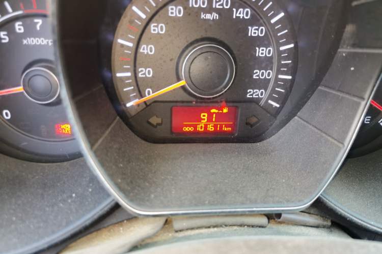 Used Kia K2 2012 Sedan 1.4L MT GLS Commemorative Edition Odometer Close Up