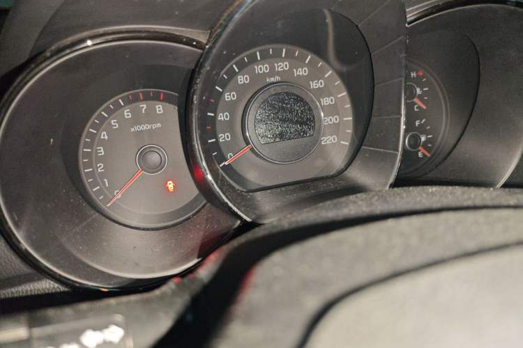 Used Kia K2 2012 Sedan 1.6L AT Premium ECO Odometer Close Up