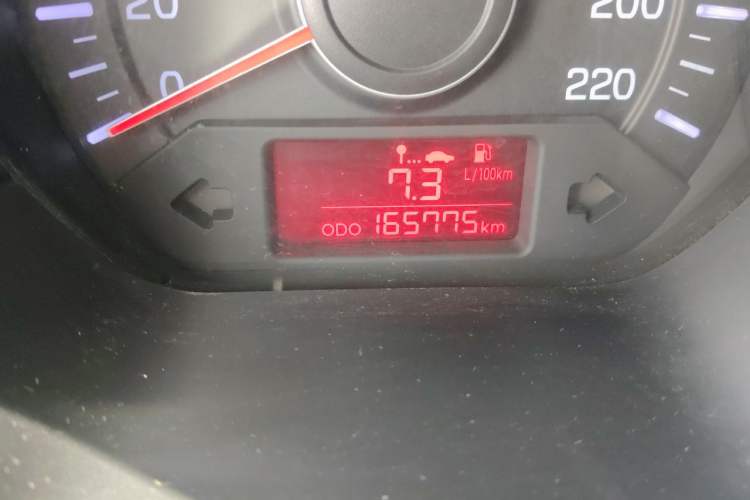 Used Kia K2 2012 Sedan 1.4L MT GLS Commemorative Edition Odometer Close Up