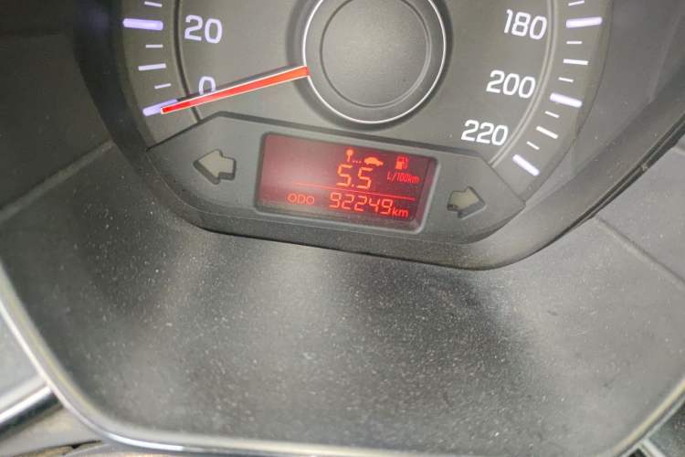 Used Kia K2 2012 Sedan 1.4L MT GLS Commemorative Edition Odometer Close Up