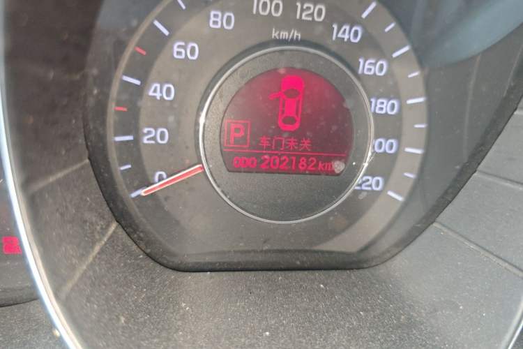 Used Kia K2 2012 Hatchback 1.6L AT Premium Commemorative Edition Odometer Close Up