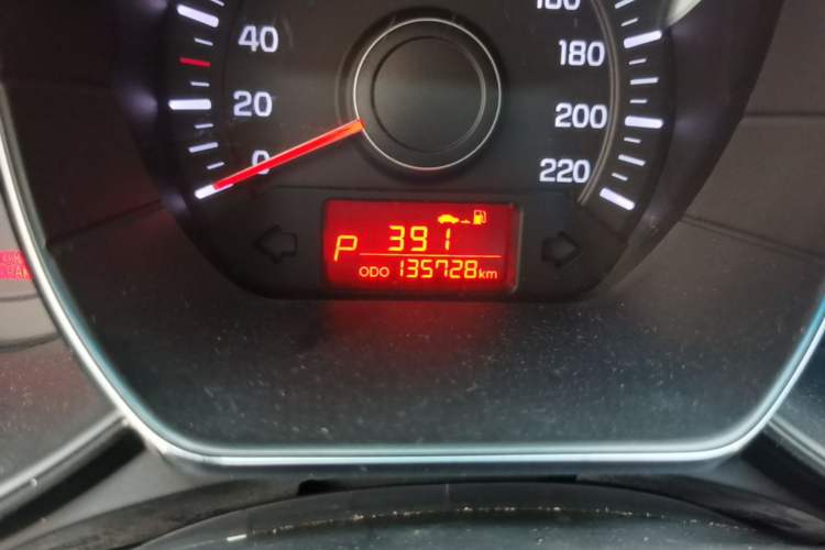 Used Kia K2 2012 Hatchback 1.4L Automatic Cool Edition Odometer Close Up