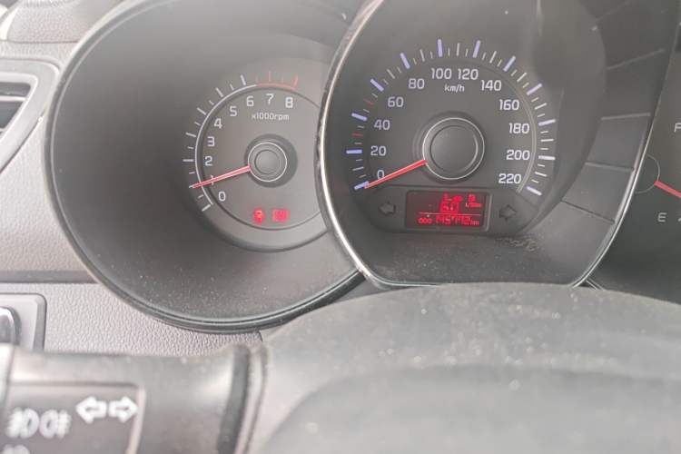 Used Kia K2 2012 Sedan 1.4L MT GLS Commemorative Edition Odometer Close Up