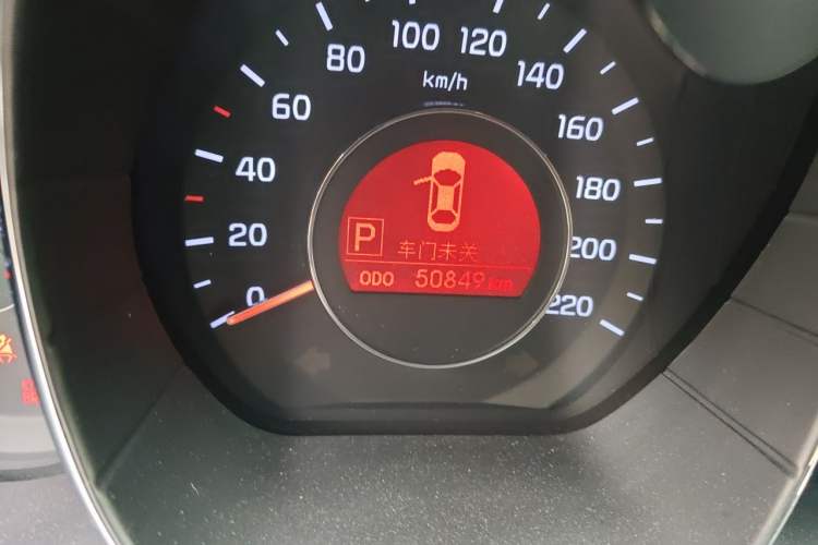 Used Kia K2 2012 Hatchback 1.6L AT Premium Commemorative Edition Odometer Close Up