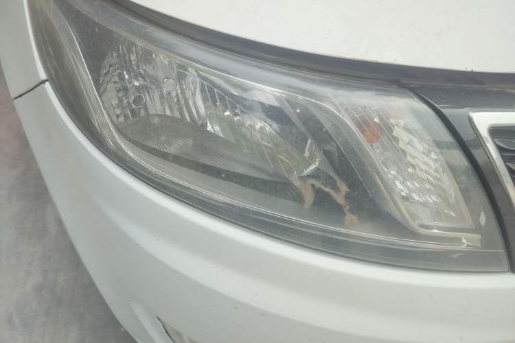 Used Kia K2 2012 Sedan 1.4L MT GLS Commemorative Edition Right Front Headlight