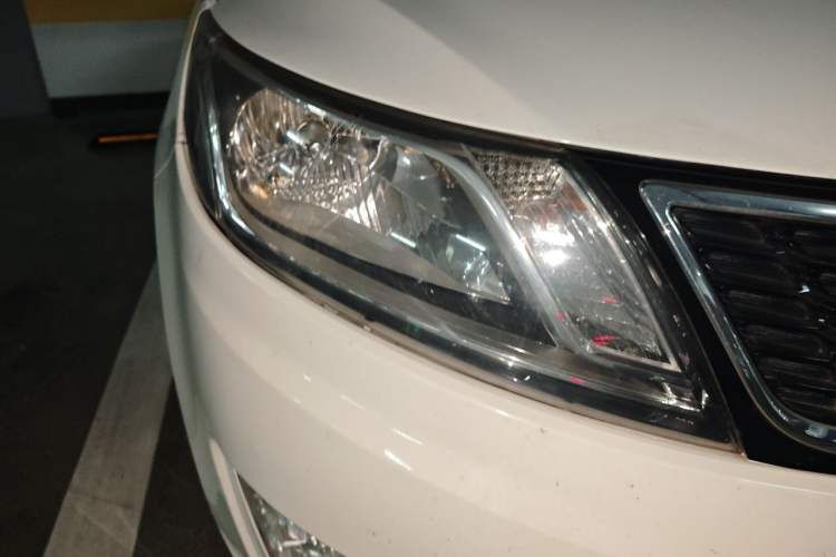 Used Kia K2 2012 Sedan 1.6L Automatic Transmission Premium Commemorative Edition Right Front Headlight