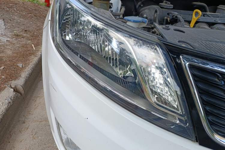 Used Kia K2 2012 Sedan 1.6L Automatic Transmission Premium Commemorative Edition Right Front Headlight