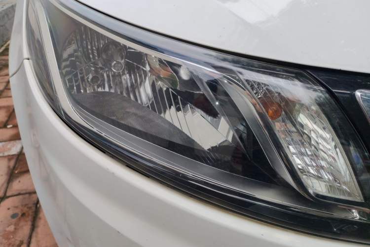 Used Kia K2 2012 Hatchback 1.4L Automatic Cool Edition Right Front Headlight