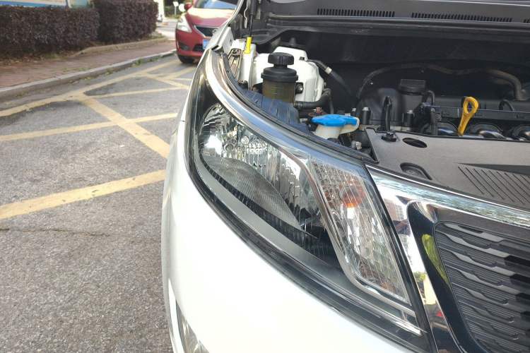 Used Kia K2 2012 Sedan 1.4L Automatic GLS Commemorative Edition Right Front Headlight
