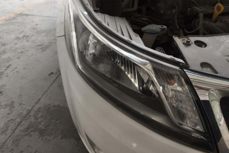 Used Kia K2 2012 Sedan 1.4L MT GLS Commemorative Edition Right Front Headlight