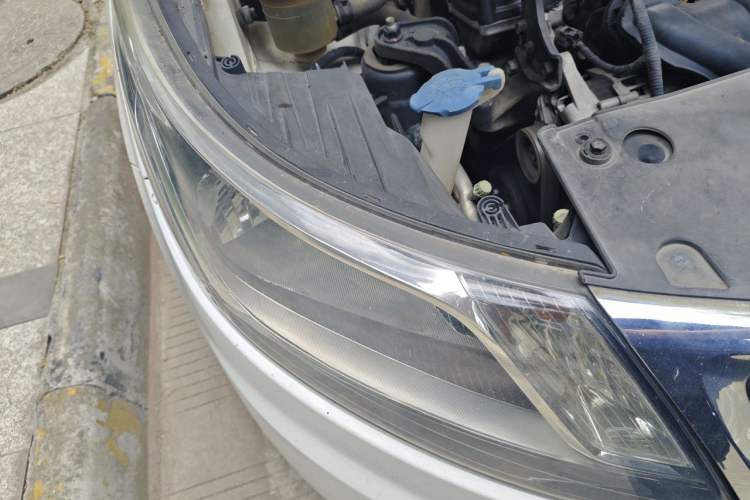 Used Kia K2 2012 Sedan 1.4L MT GLS Commemorative Edition Right Front Headlight