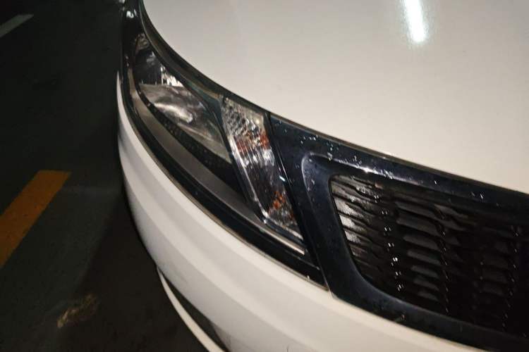 Used Kia K2 2012 Sedan 1.4L MT GLS Commemorative Edition Right Front Headlight