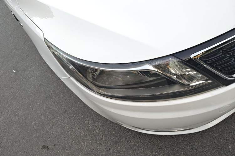 Used Kia K2 2012 Hatchback 1.6L AT Premium Commemorative Edition Right Front Headlight