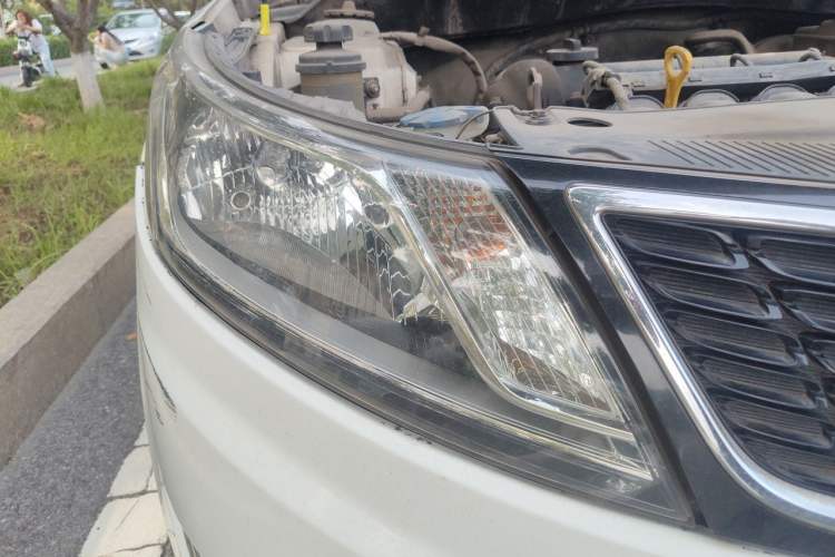 Used Kia K2 2012 Sedan 1.4L MT GL Commemorative Edition Right Front Headlight