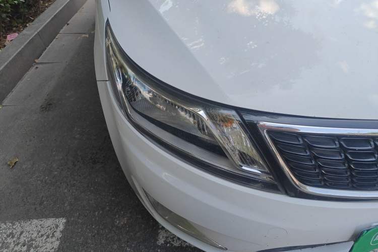 Used Kia K2 2012 Sedan 1.6L Automatic Transmission Premium Commemorative Edition Right Front Headlight