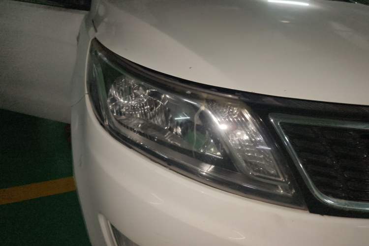 Used Kia K2 2012 Sedan 1.6L Automatic Transmission Premium Commemorative Edition Right Front Headlight