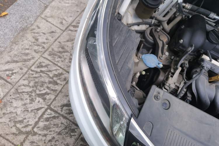 Used Kia K2 2012 Sedan 1.4L MT GLS Commemorative Edition Right Front Headlight