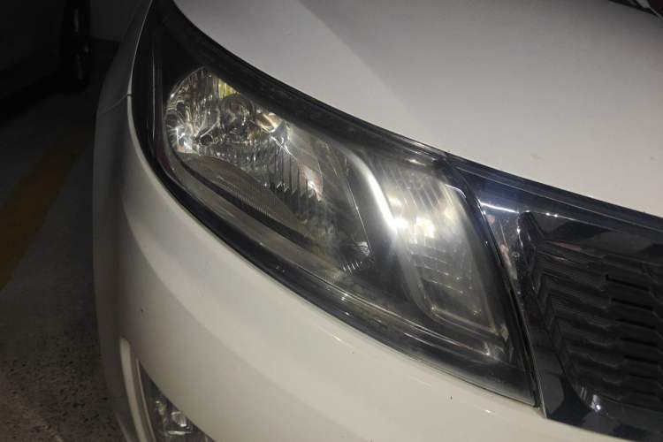 Used Kia K2 2012 Sedan 1.6L Automatic Transmission Premium Commemorative Edition Right Front Headlight