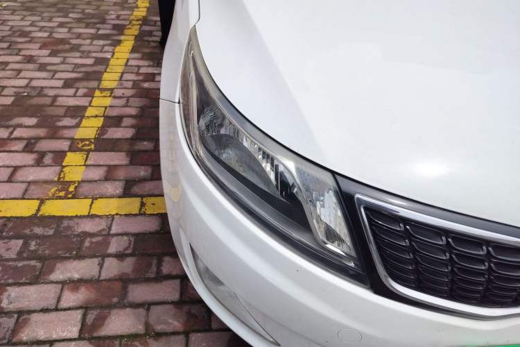 Used Kia K2 2012 Hatchback 1.6L AT Premium Right Front Headlight