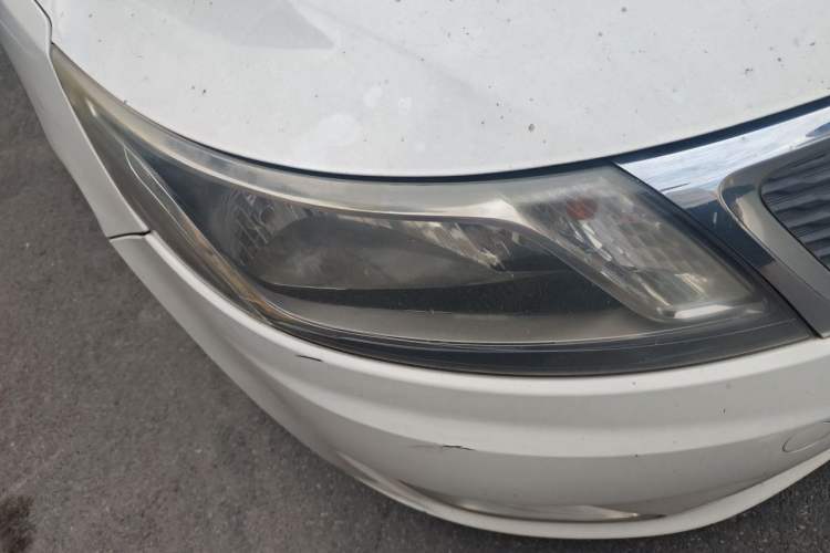 Used Kia K2 2012 Sedan 1.4L MT GLS Commemorative Edition Right Front Headlight
