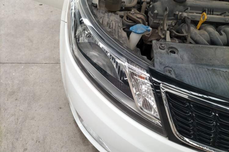 Used Kia K2 2012 Sedan 1.6L Automatic Transmission Premium Commemorative Edition Right Front Headlight