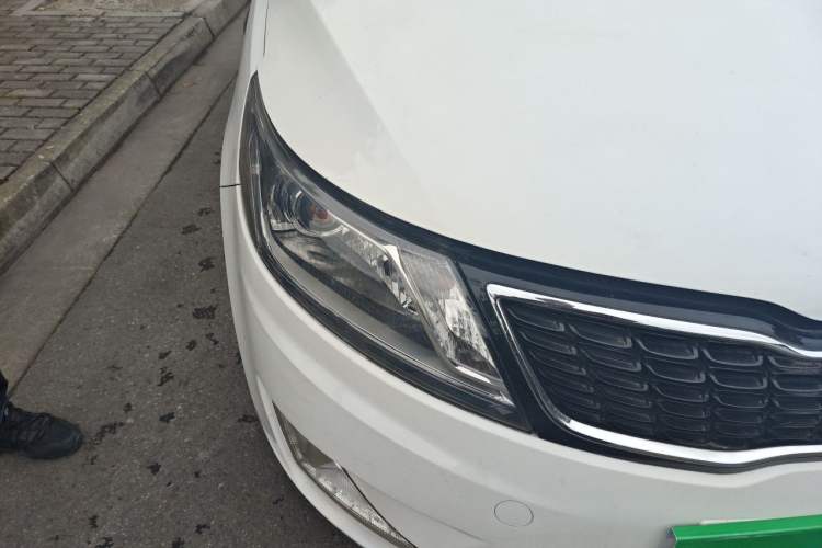 Used Kia K2 2012 Hatchback 1.6L AT Premium Commemorative Edition Right Front Headlight