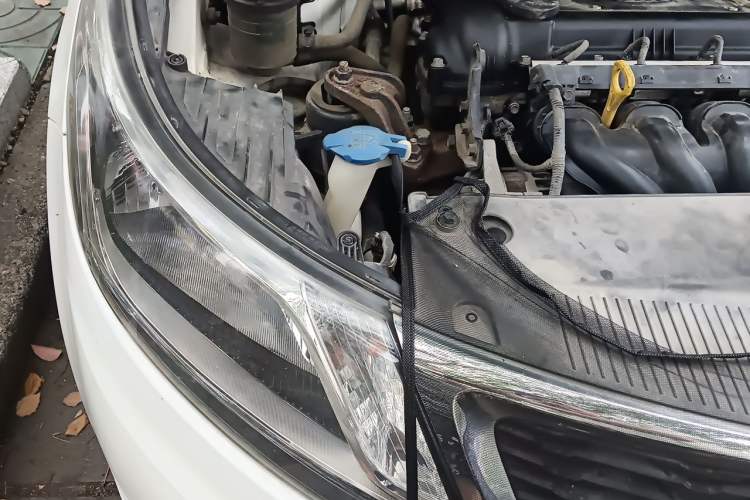 Used Kia K2 2012 Sedan 1.4L MT GLS Commemorative Edition Right Front Headlight