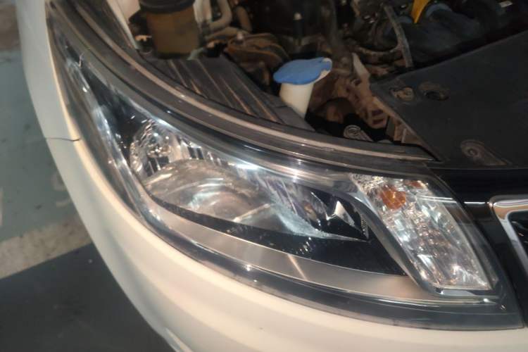 Used Kia K2 2012 Sedan 1.6L Automatic Transmission Premium ECO Commemorative Edition Right Front Headlight