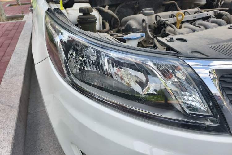 Used Kia K2 2012 Sedan 1.4L Automatic GLS Commemorative Edition Right Front Headlight