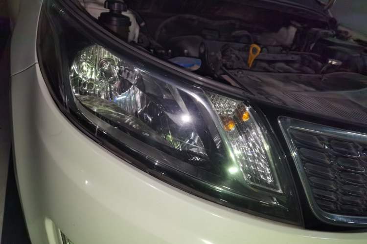 Used Kia K2 2012 Sedan 1.6L Automatic Transmission Premium Commemorative Edition Right Front Headlight