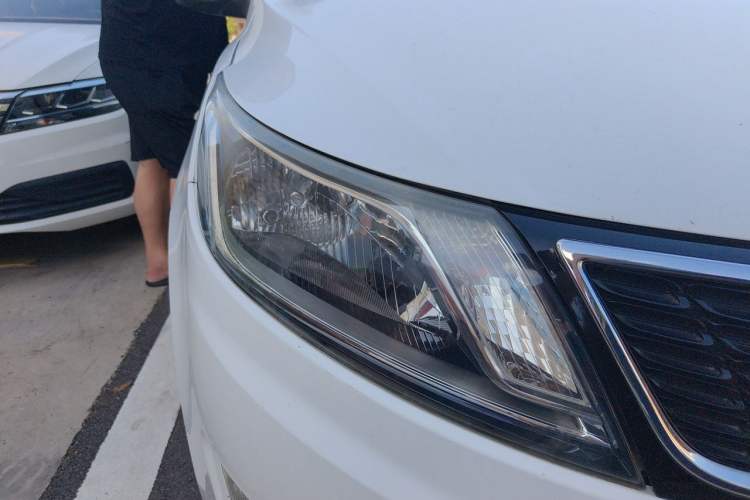 Used Kia K2 2012 Hatchback 1.4L Automatic Cool Edition Right Front Headlight