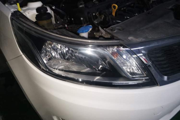 Used Kia K2 2012 Sedan 1.4L MT GLS Commemorative Edition Right Front Headlight